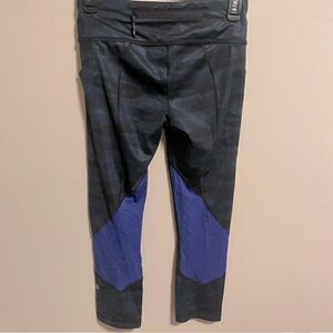 Lululemon Pace Rival Crop *Full-On Luxtreme Mini Coast Camo Deep Navy- Size 4